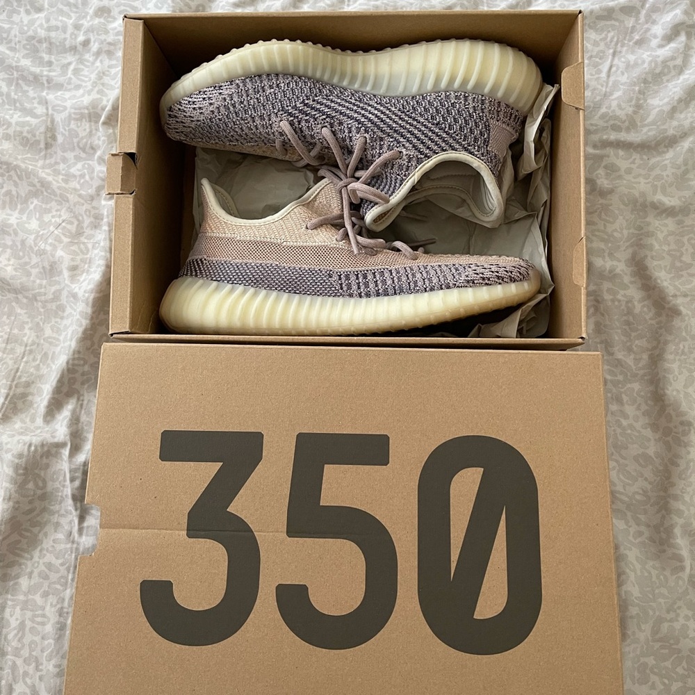 Yeezy Boost 350 v2 in ash pearl